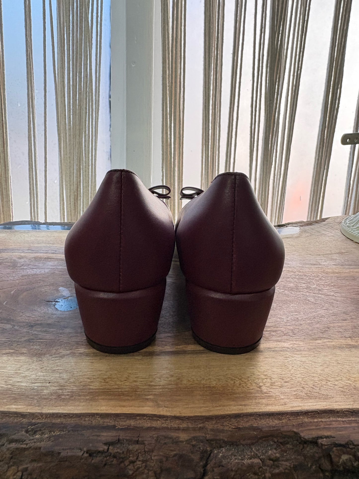 W Shoe Size 8.5 Salvatore Ferragamo Plum Leather Bow Pumps