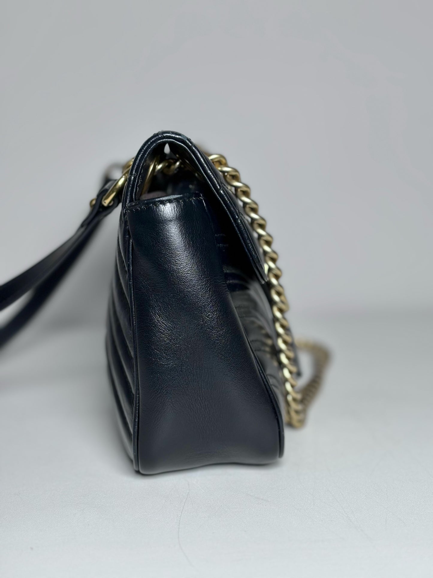 Gucci GG Marmont Flap Quilted Medium Leather Pre-owned Black Lambskin Purse