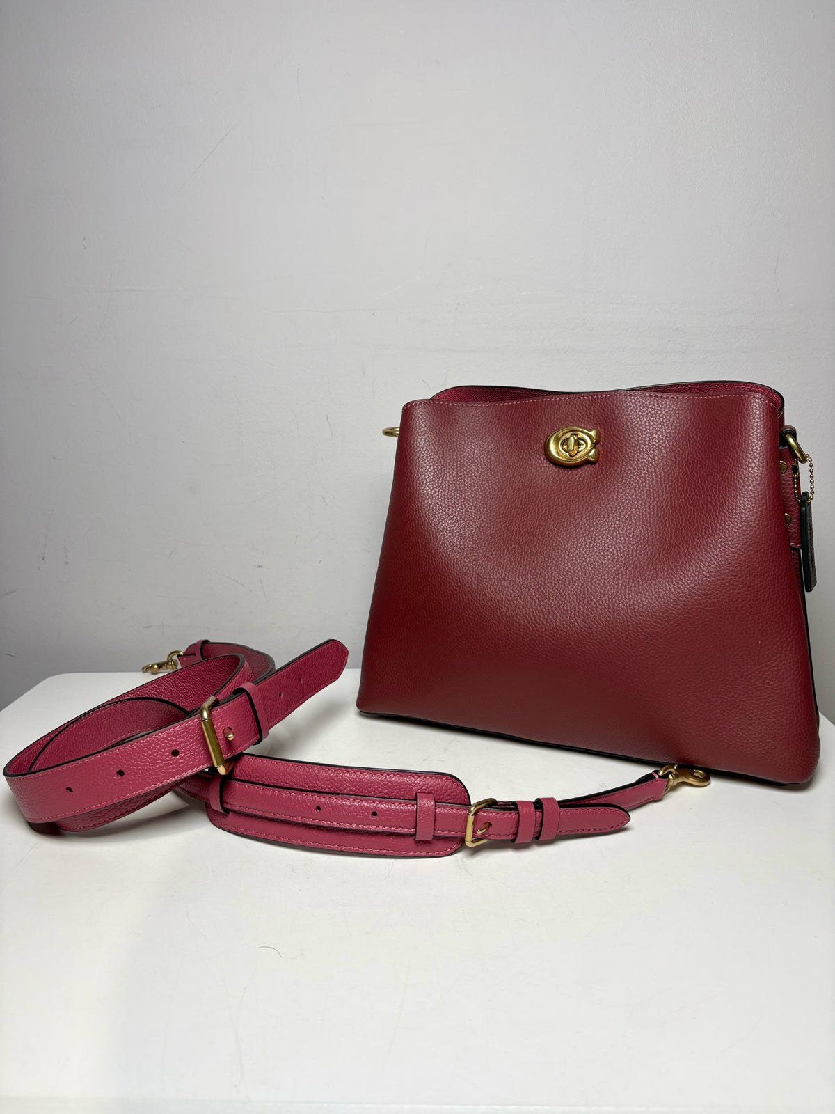 Women's Coach Willow C2590 Berry Colorblock Leather Pre-Owned Medium Shoulder Crossbody Bag