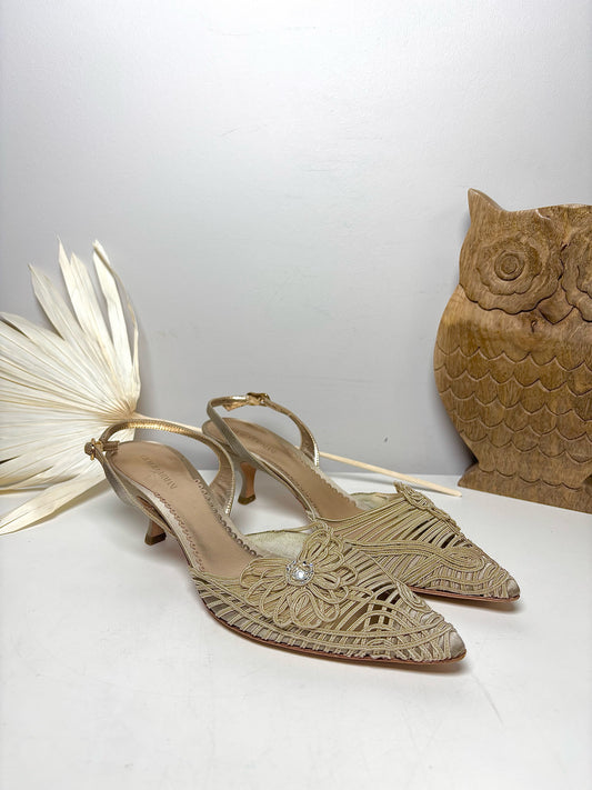 W Shoe Size 38.5 (8 US) Giorgio Armani Off White NWT Pump