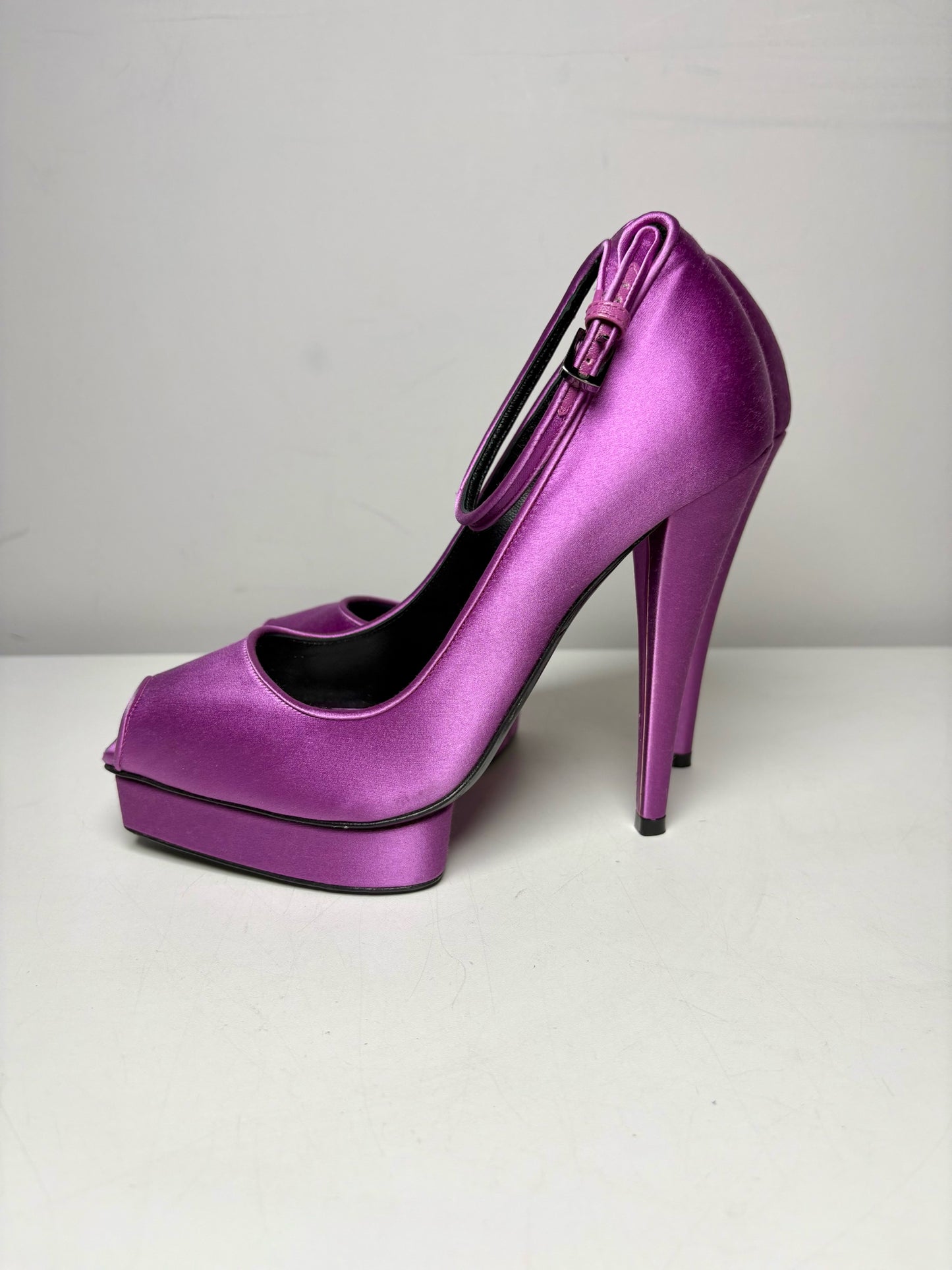 W Shoe Size 37.5 (7.5) Tom Ford Purple Satin Platform Pre-owned Heels
