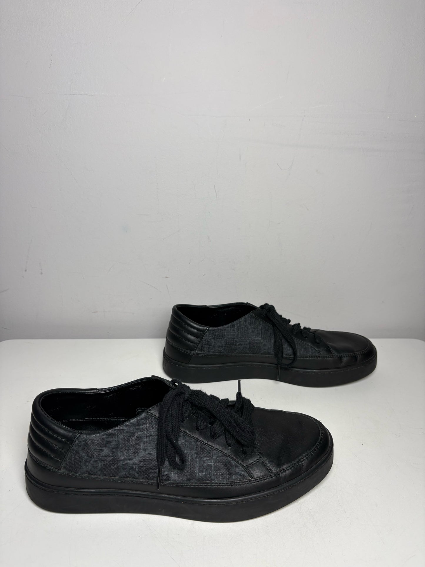 Men's Size 6.5 Authentic Gucci GG Canvas Low Grey & Black Monogram Pre-Owned Sneakers