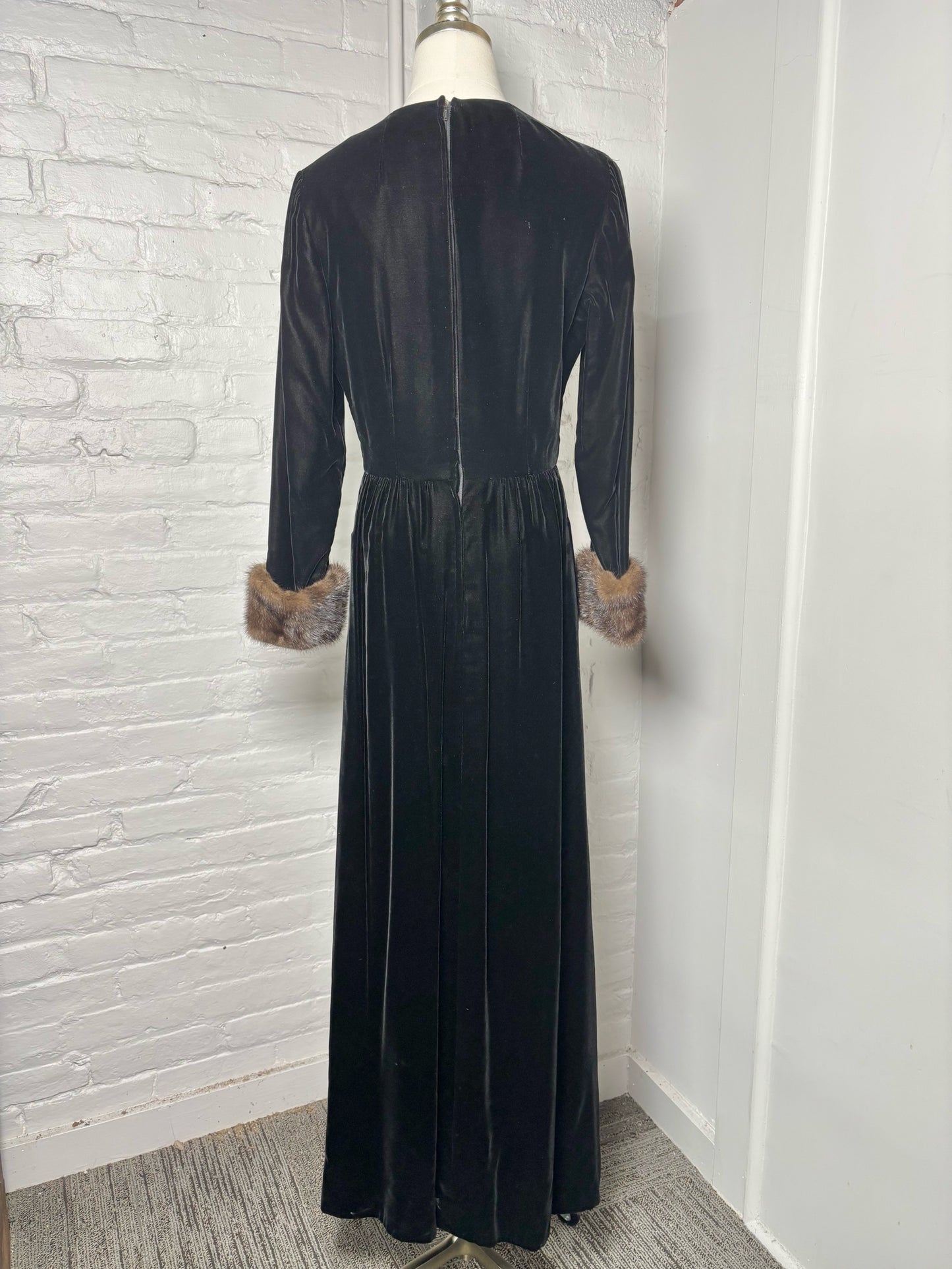 Women Size S (Estimate) No Label Black Solid Vintage Gown