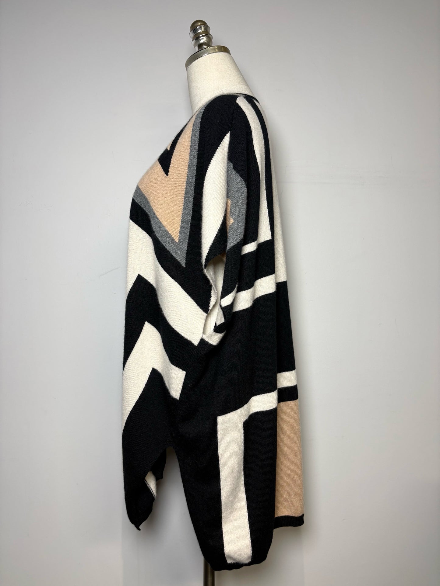 Women Size L/XL Neiman Marcus Multi-Color Geometric Print Women's Sweater