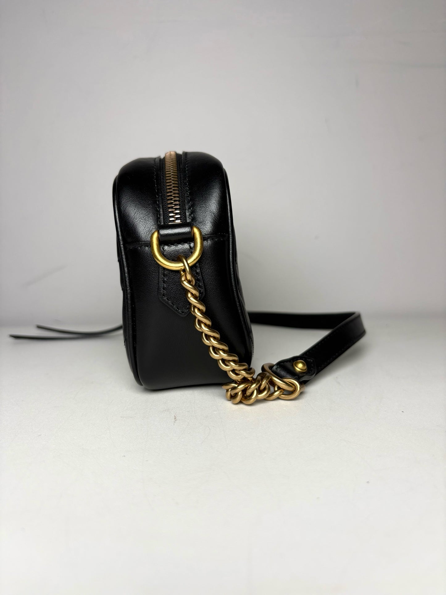 Gucci GG Quilted Camera Leather Pre-owned Black Nappa Crossbody Purse