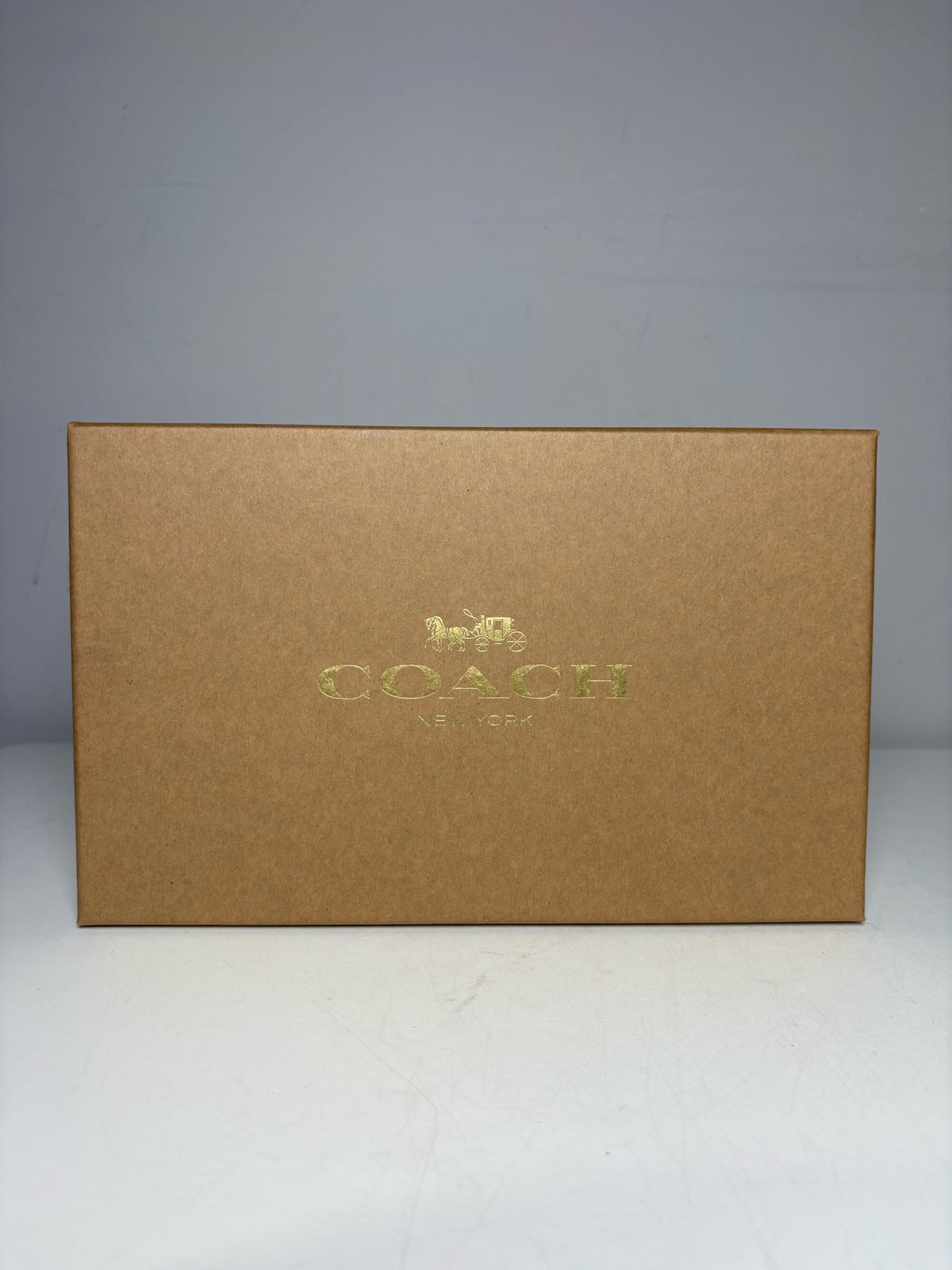 Women's Coach Ivory Leather NWT Pre-Owned Corner Zip Wallet Charm Box Set