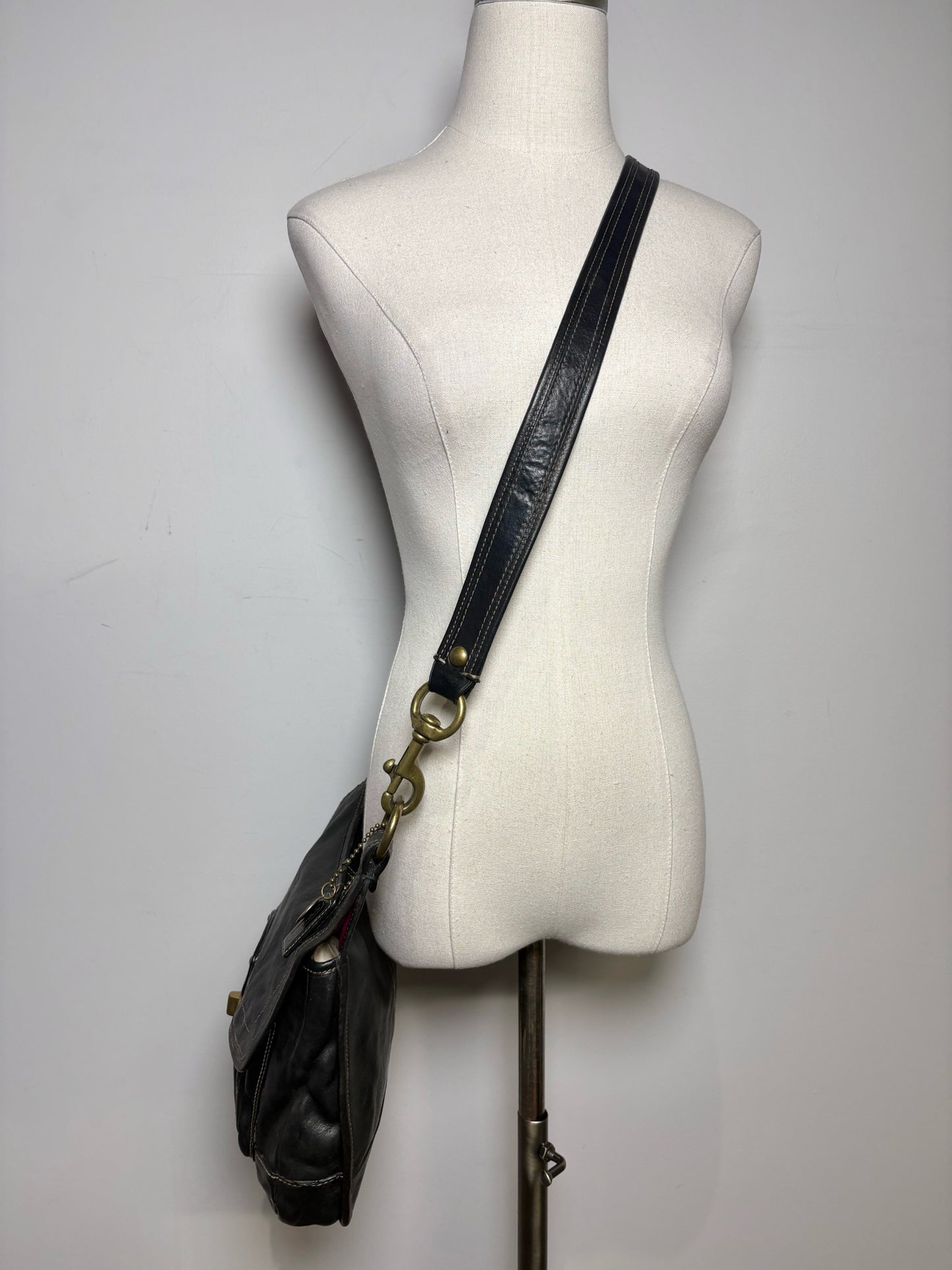 Women's Coach Solid Vintage Leather Pre-owned Black Medium Purse