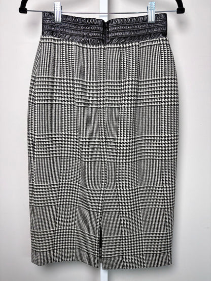 Women Size 40 Jucca Black, White Houndstooth Skirt