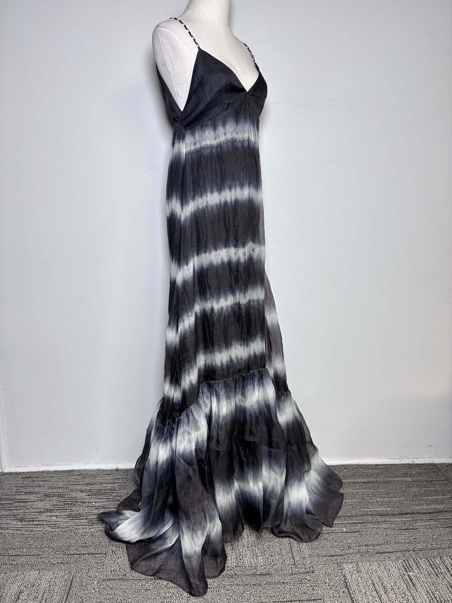 Women Size 2 Diane Von Furstenberg Black/White Tie-dyed 100% Silk Dress