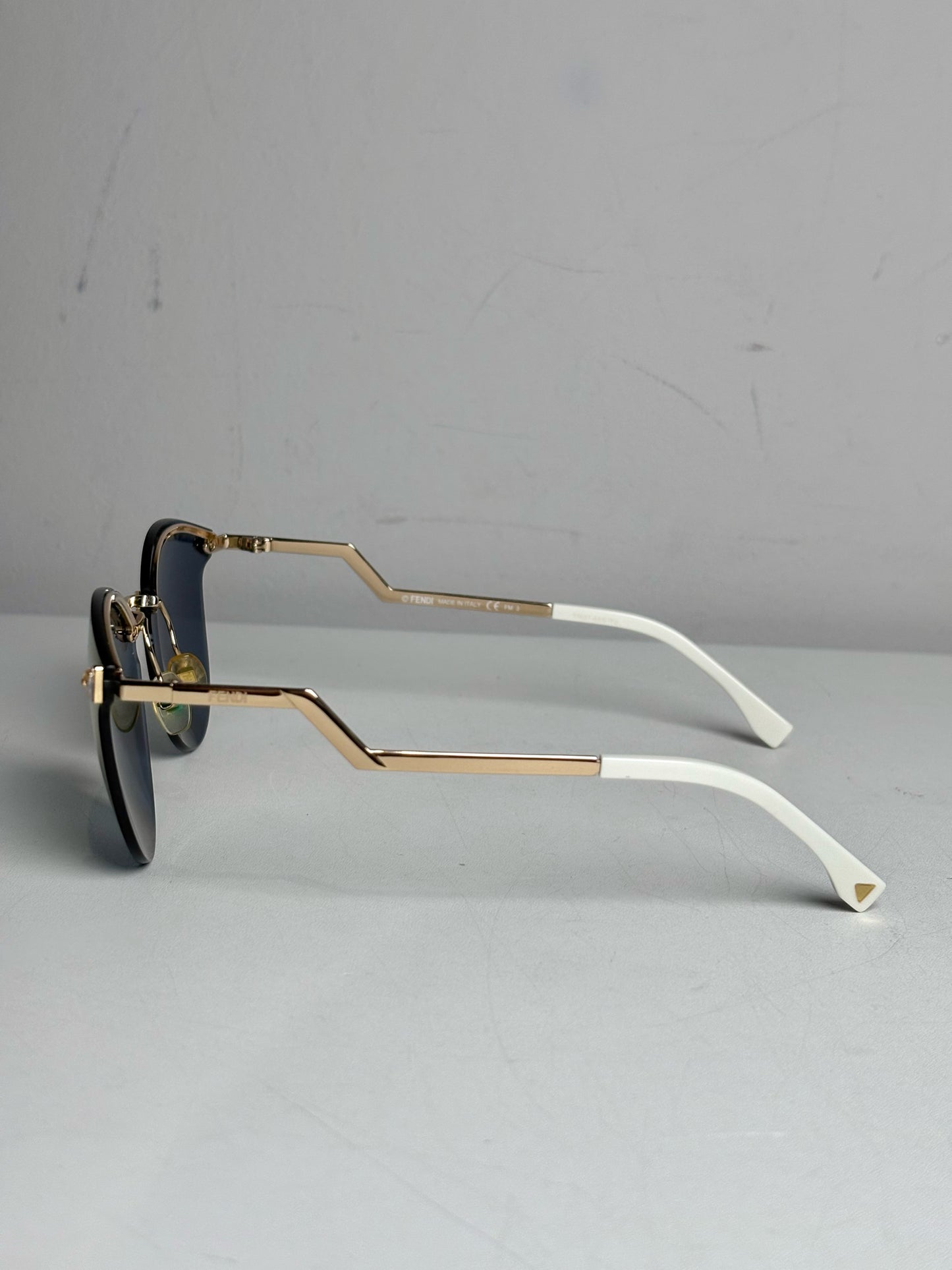 Fendi 0040/S Frameless Zig Zag Temples Women's Pre-owned Gold Metal Sunglasses