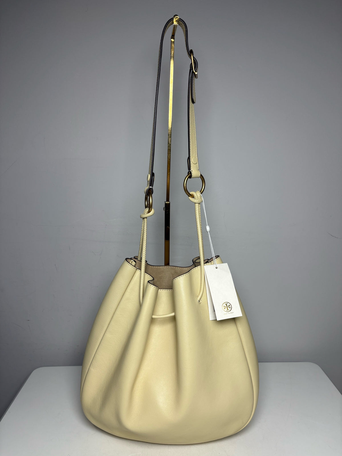 Women's Tory Burch 151 Mercer Hobo Buttermilk Leather NWT Pre-Owned Shoulder Bag