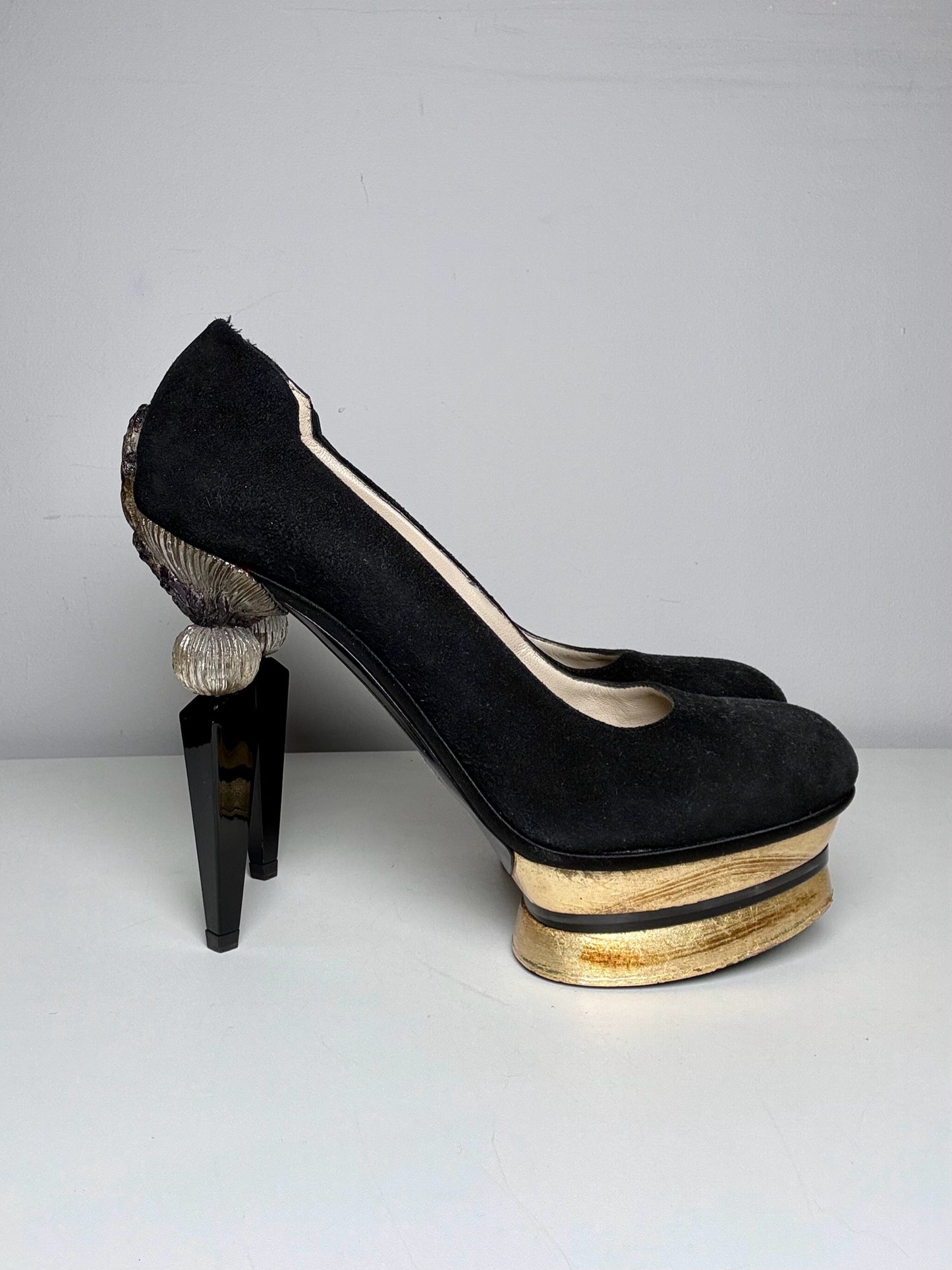 W Shoe Size 40 (10, US) Gianfranco Ferre Black Suede Vintage Heels