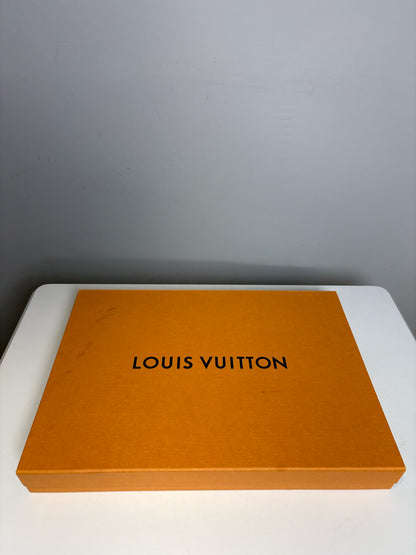 Louis Vuitton Monogram Women's 57 x 57 in.  Pre-owned Scarf/Shawl