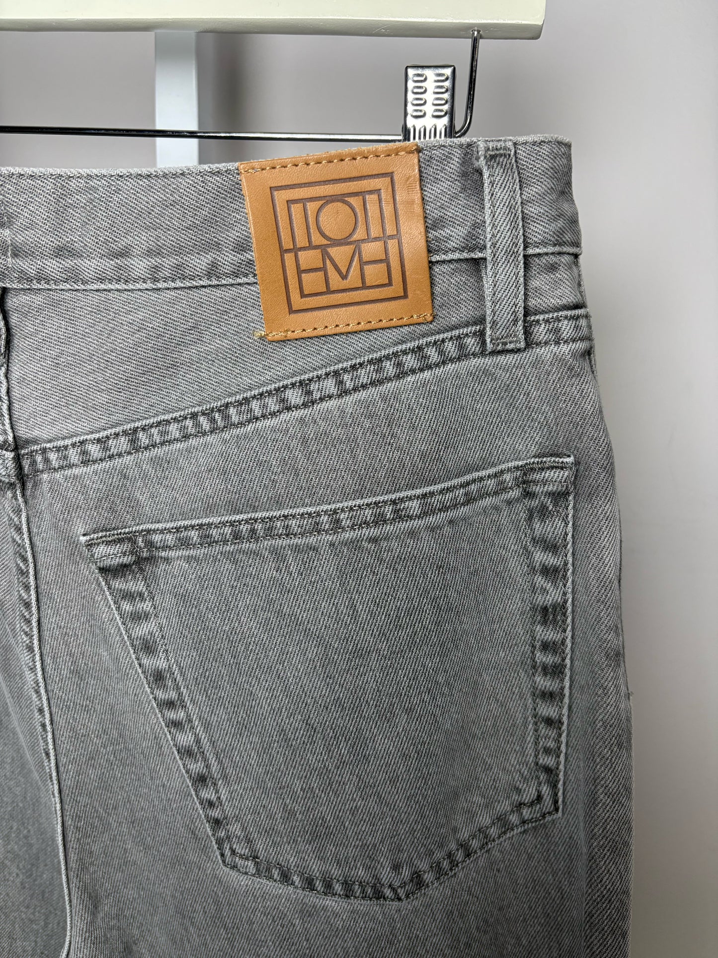 Women Size 27 (4) Toteme Gray Solid Denim NWT Classic Cut Jeans