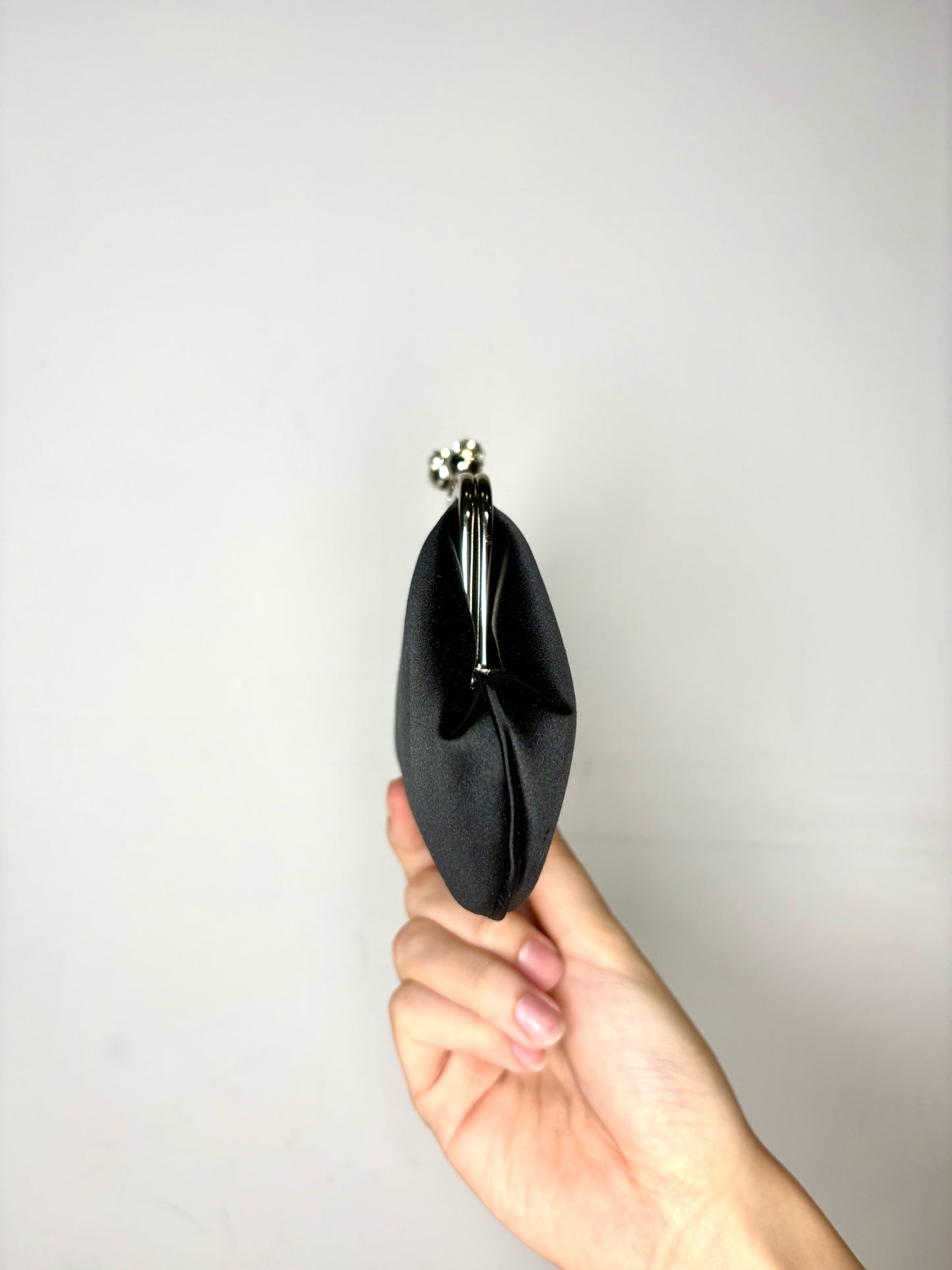 Anya Hindmarch London Maud Kiss-lock Recycled Satin Pre-owned Black Clutch