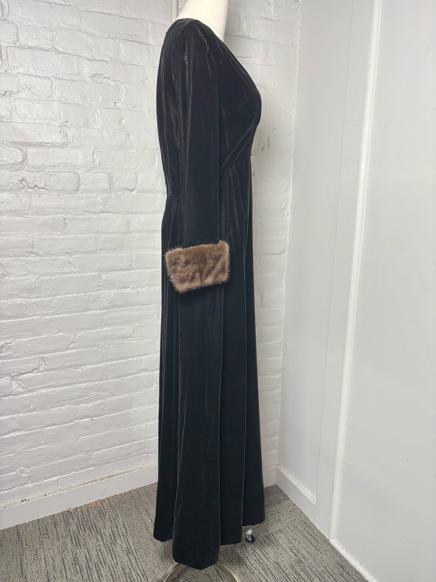 Women Size S (Estimate) No Label Black Solid Vintage Gown