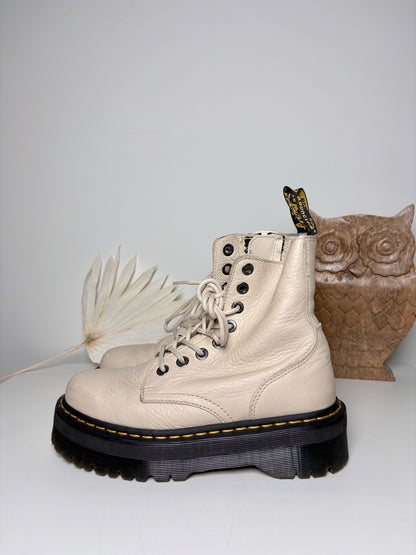 W Shoe Size 8 Dr. Martens Beige Leather Genuine Leather Boots