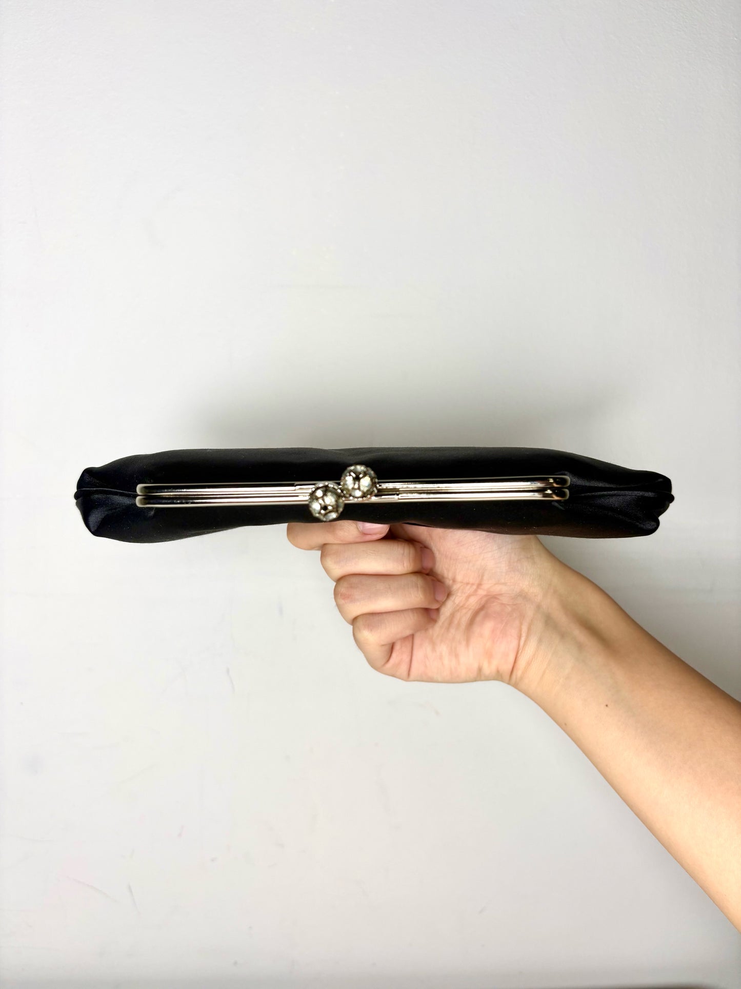 Anya Hindmarch London Maud Kiss-lock Recycled Satin Pre-owned Black Clutch