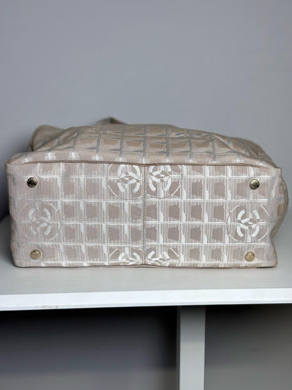 Chanel Jacquard, Monogram Vintage Nylon Canvas Pre-owned Cream Medium Purse