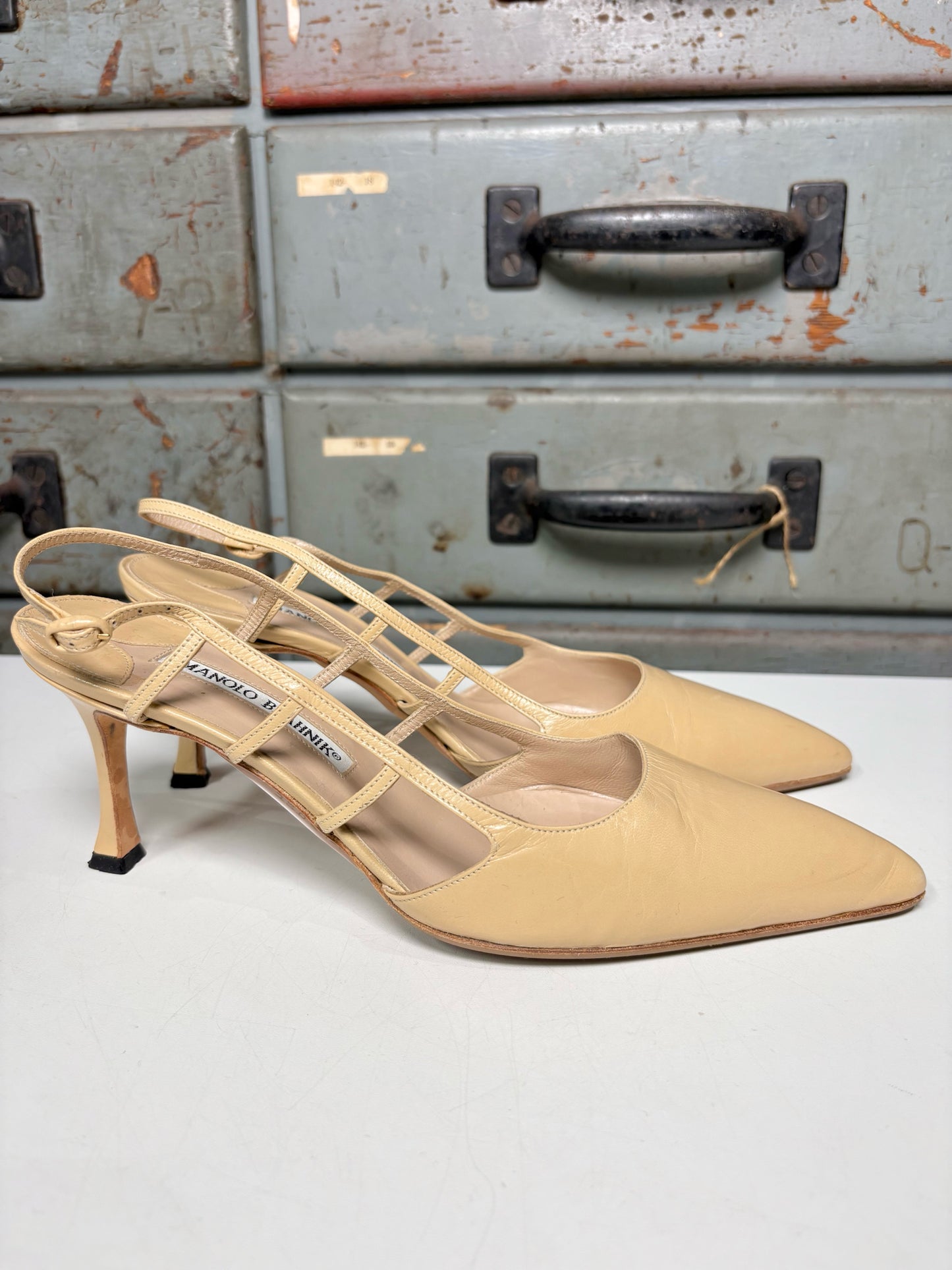 W Shoe Size 38 Manolo Blahnik Tan Leather Slingbacks