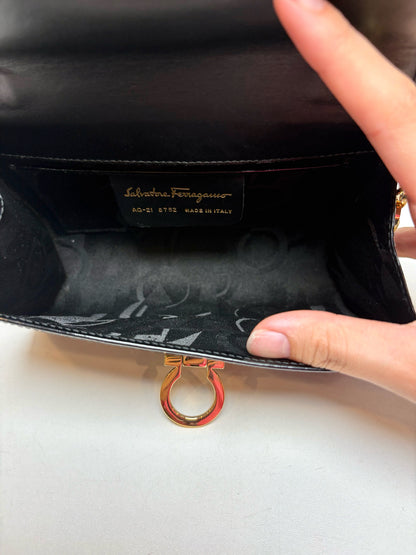 Women's Salvatore Ferragamo Solid Vintage Patent Leather Pre-owned Black Purse
