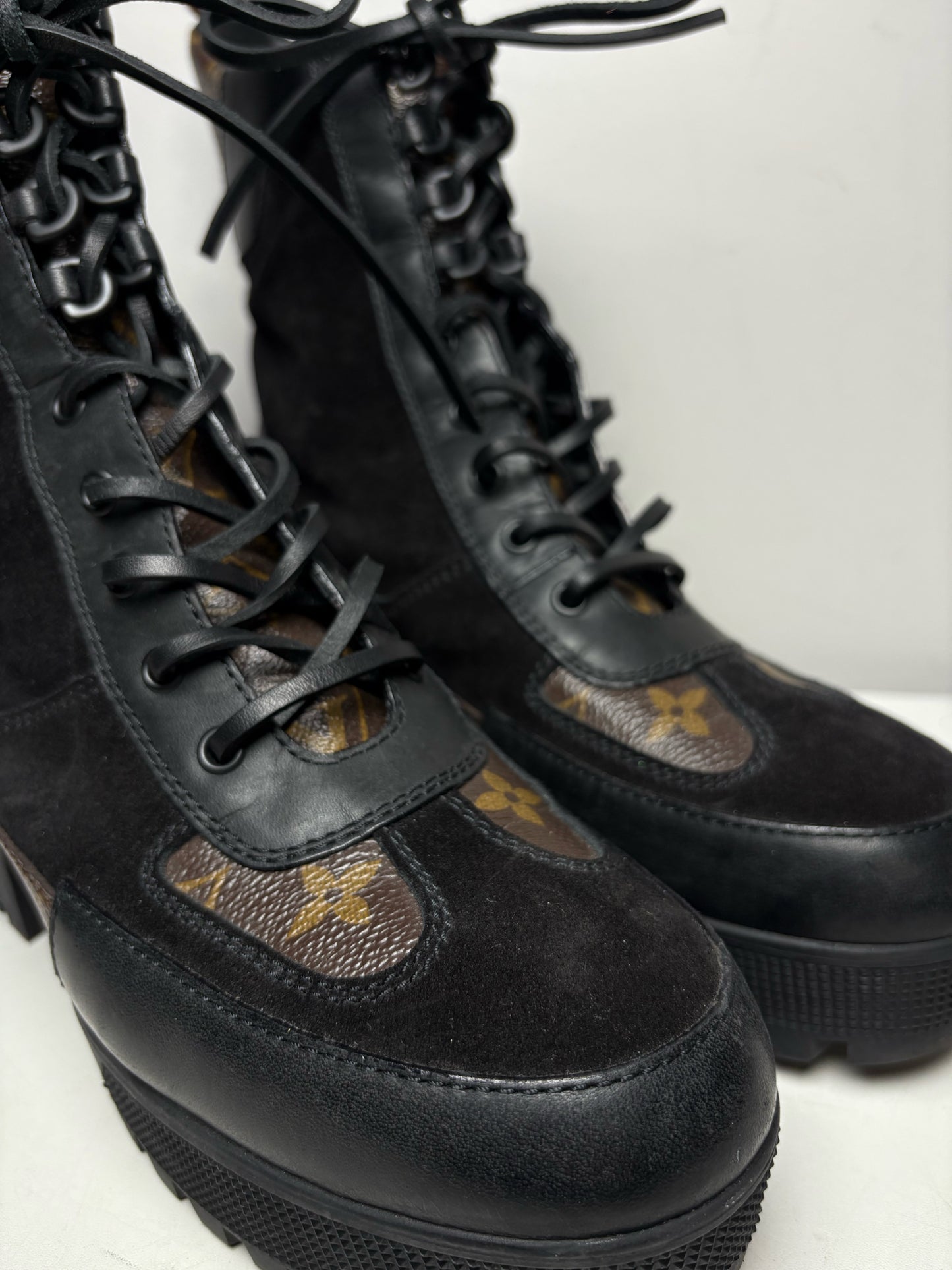 Women's Shoe Size 42 Authentic Louis Vuitton Laureate Black & Brown Leather Suede Pre-Owned Platform Desert Boots