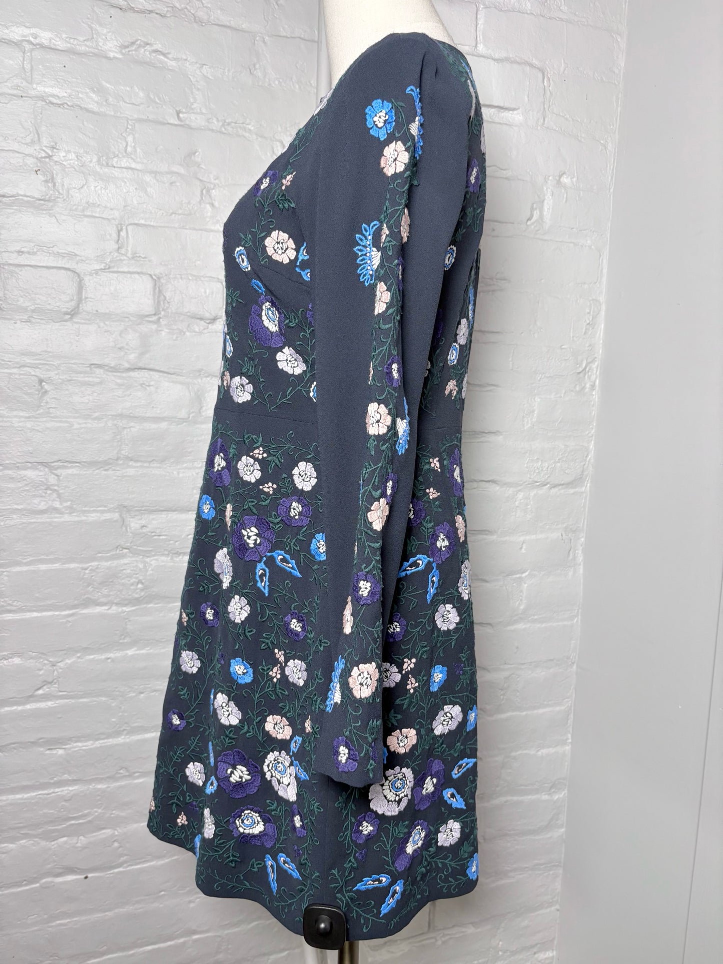 Women Size 6 Club Monaco Navy Embroidered Dress