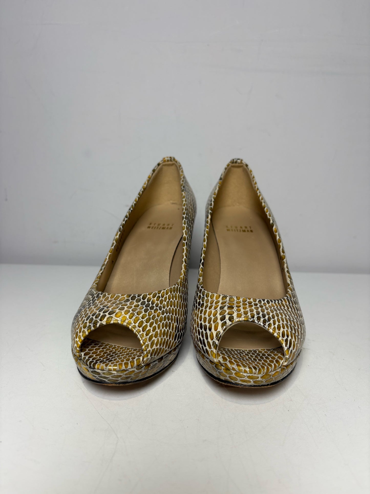 Women's Size 8 Stuart Weitzman Plainfield Yellow Snake Embossed Leather Pre-Owned Heels