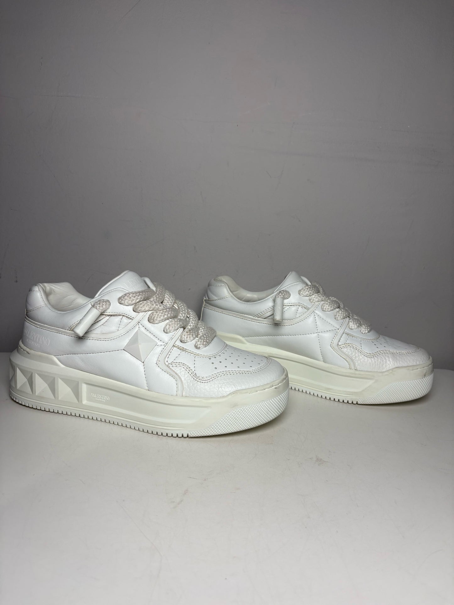 Women's Size 39 Valentino Garavani One Stud XL Nappa Leather Pre-Owned Sneakers