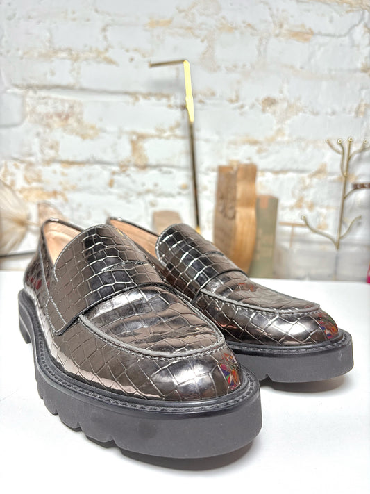 W Shoe Size 8 Stuart Weitzman Silver Croc Embossed NWOT Loafers