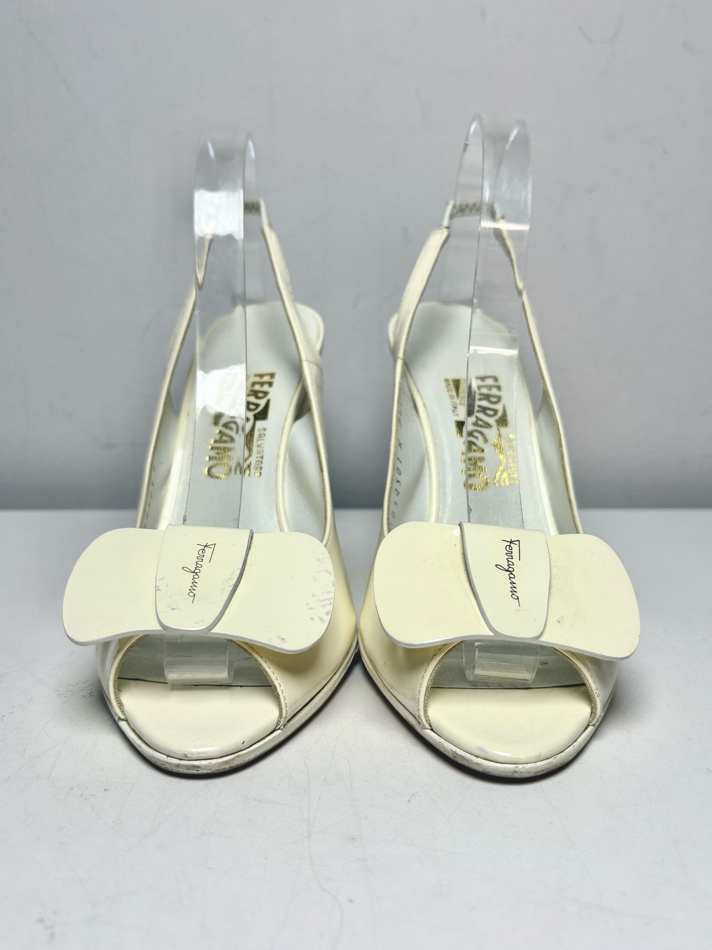 Women Shoe Size 7.5 B Salvatore Ferragamo Off-White Patent Leather Pre-Owned Slingback Heels