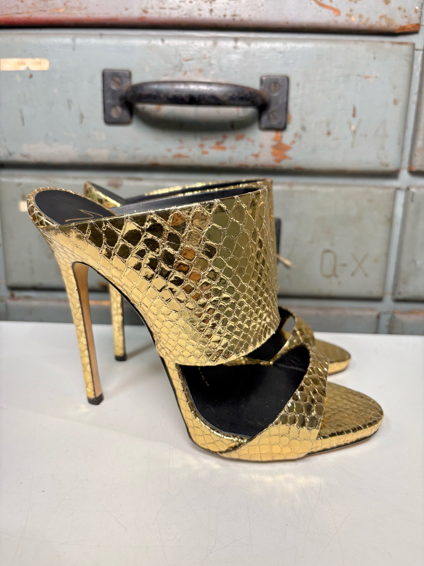 W Shoe Size 37 (6.5) Giuseppe Zanotti Design Metallic Gold Leather Heels