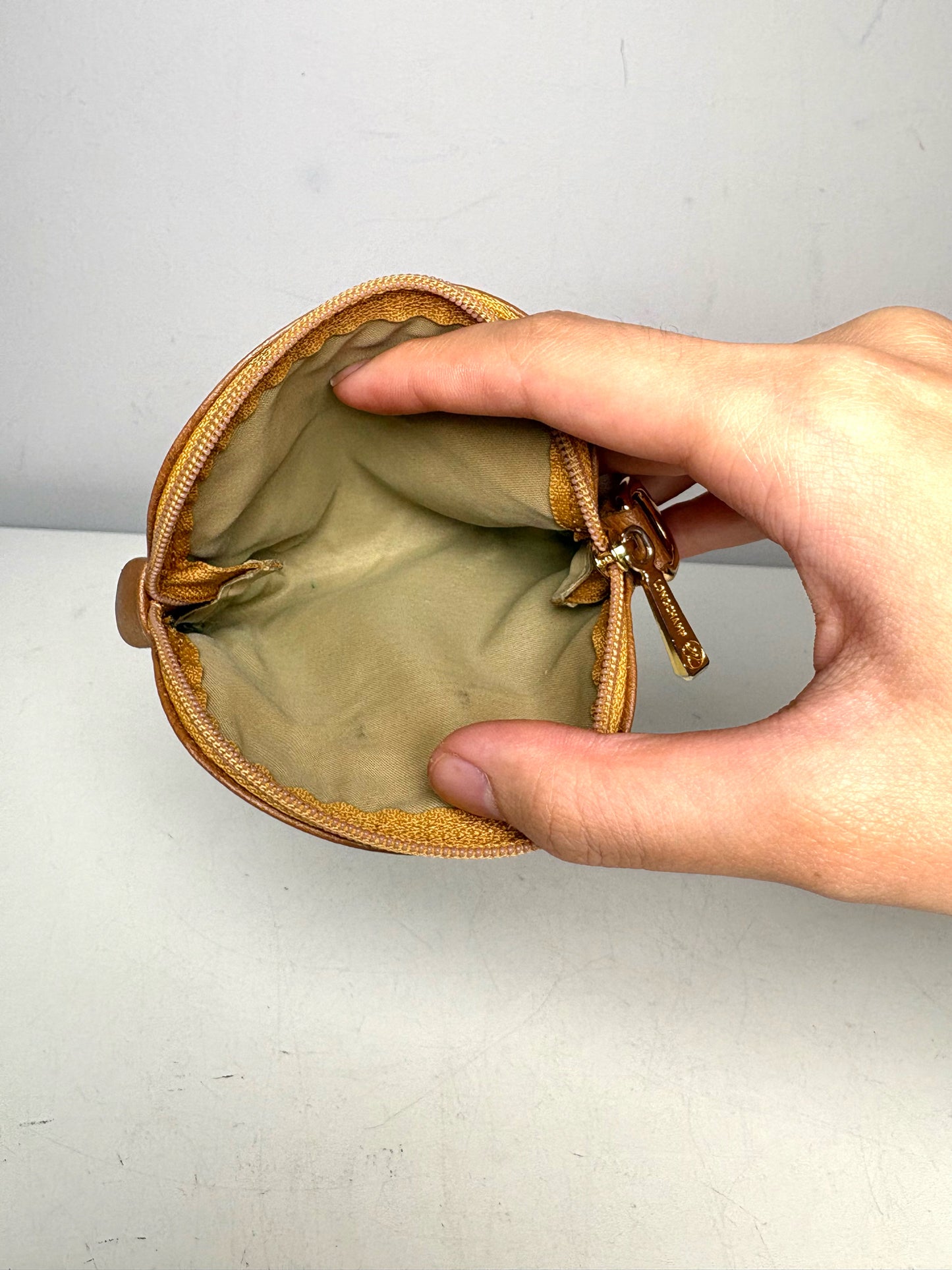 Longchamp Solid Leather Pre-owned Caramel Pouch Purse