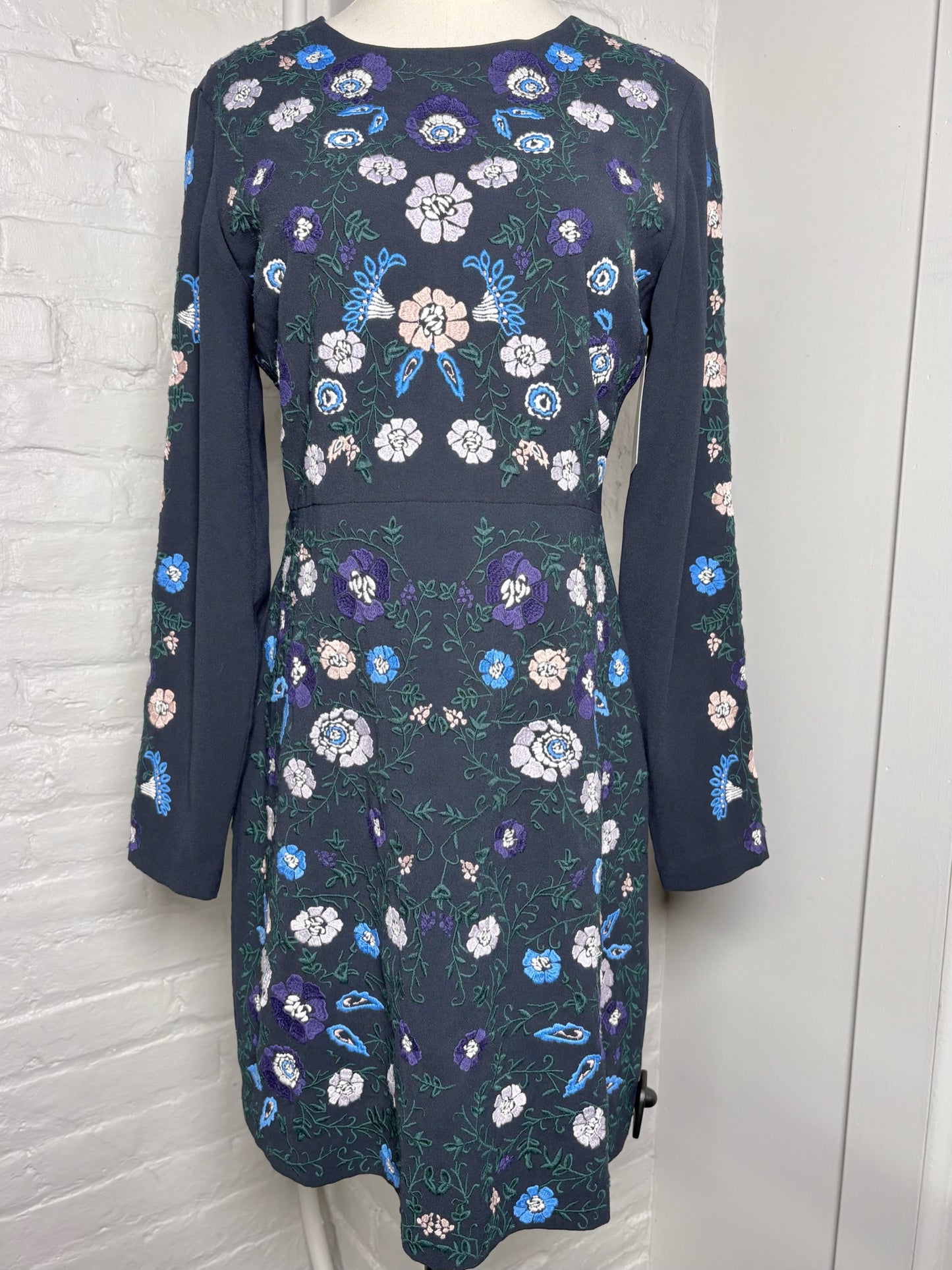 Women Size 6 Club Monaco Navy Embroidered Dress
