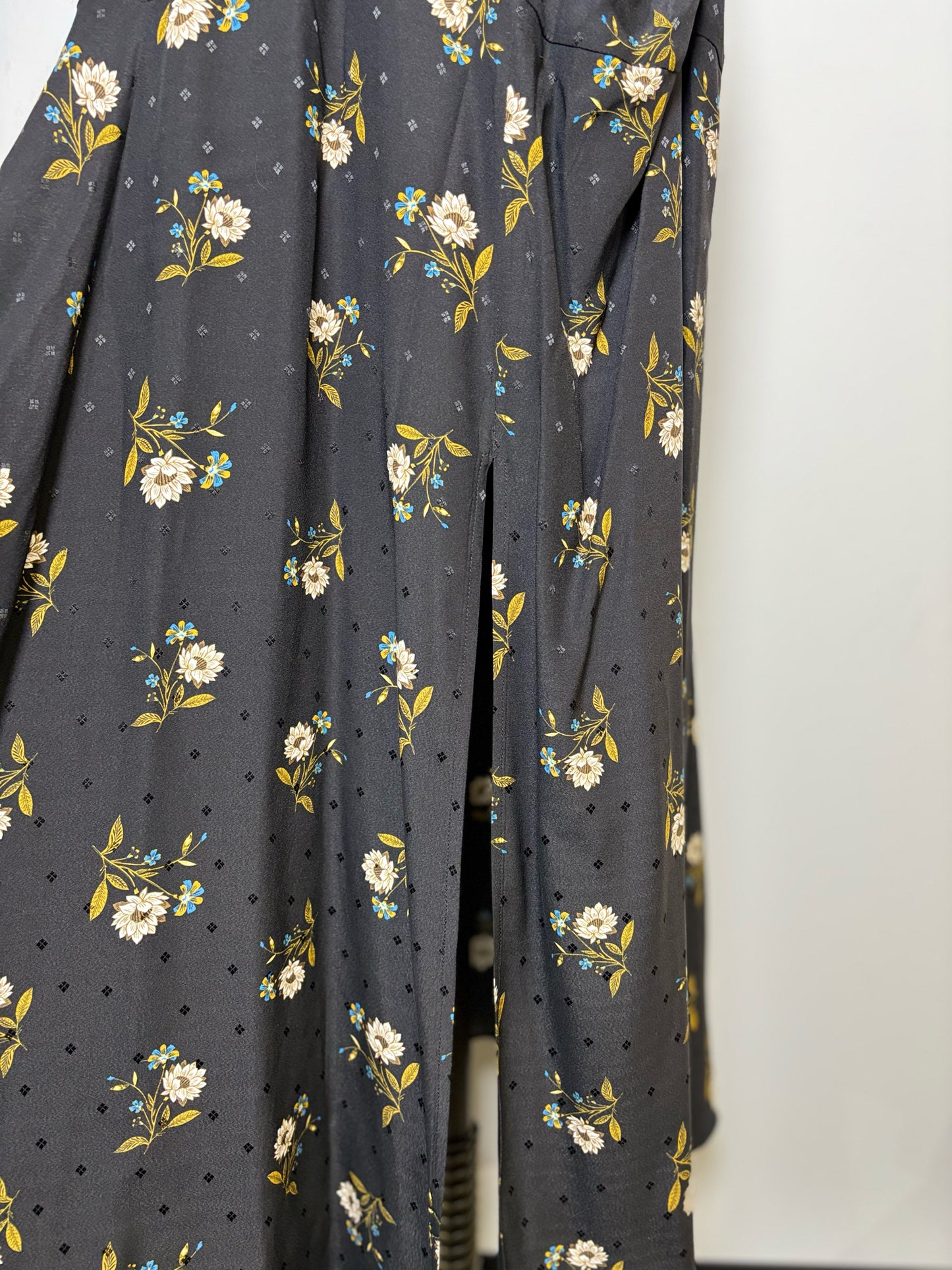 Women Size 10 Veronica Beard Black Floral Midi Silk Blend Dress