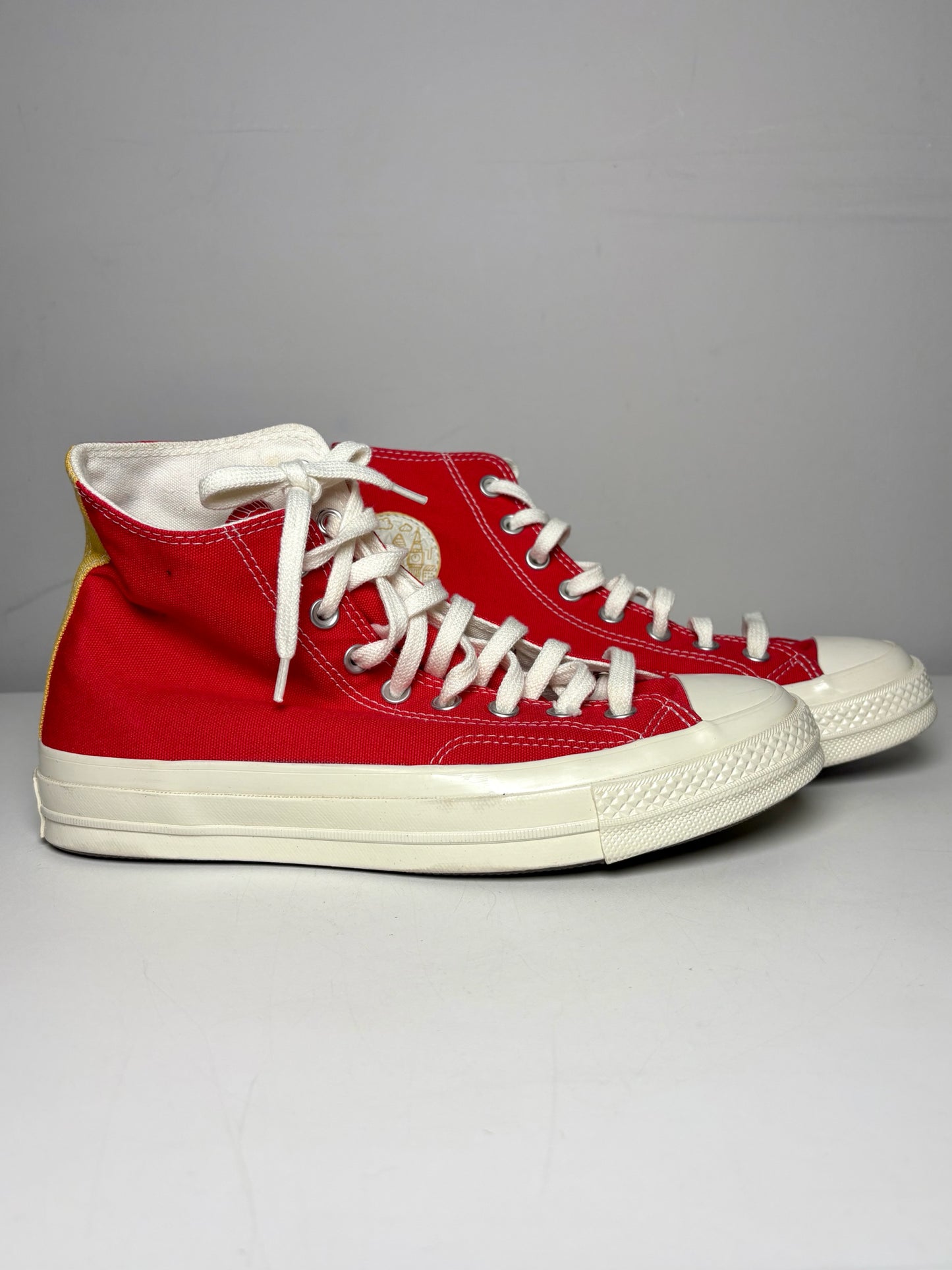 W Shoe Size 9.5 Converse Chuck Taylor Red Canvas Pre-owned, NWOT Sneakers