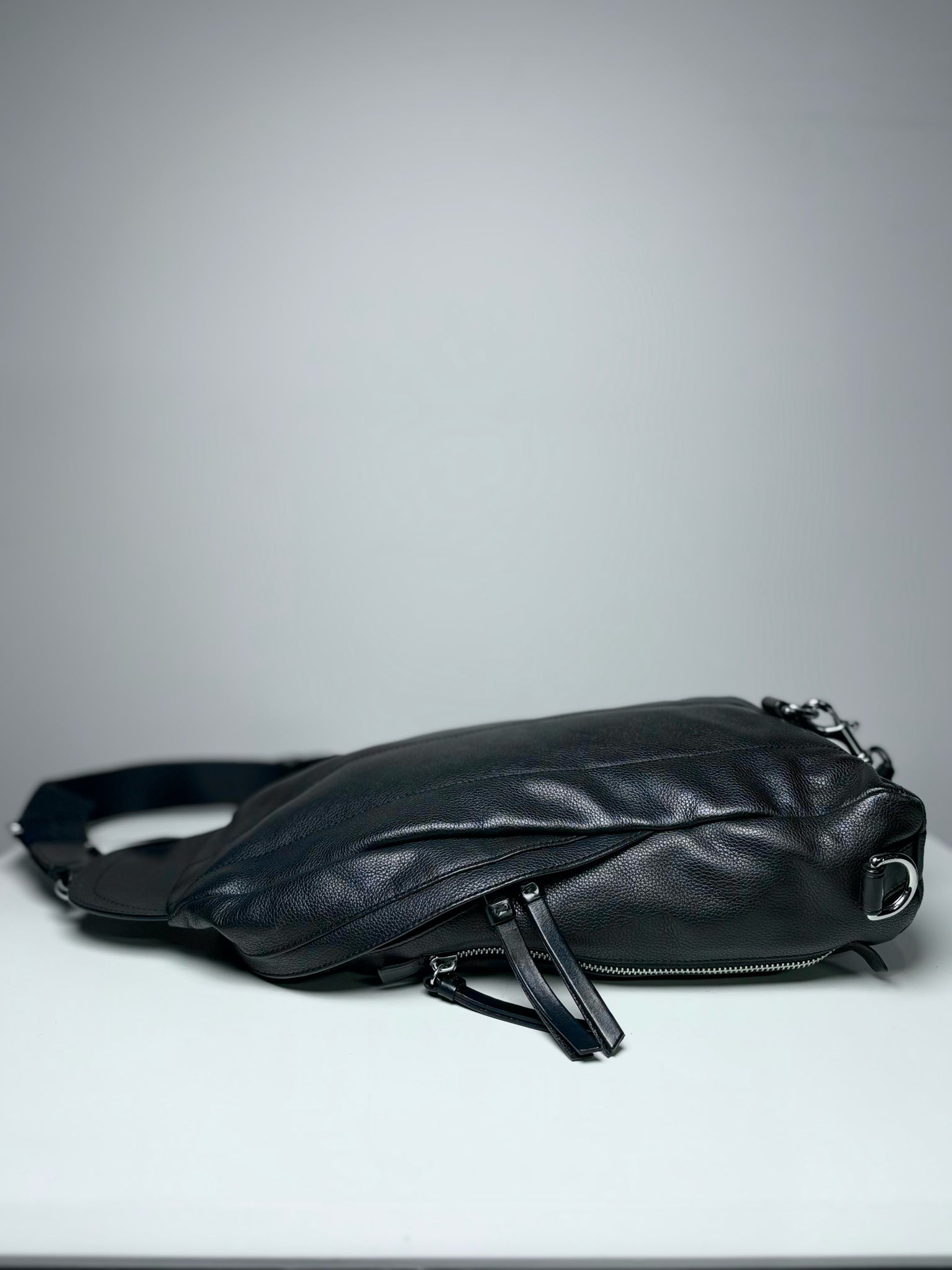 Coach Black Leather Solid Men'sThompson Sling Bag – VIDA STYLE SHOP