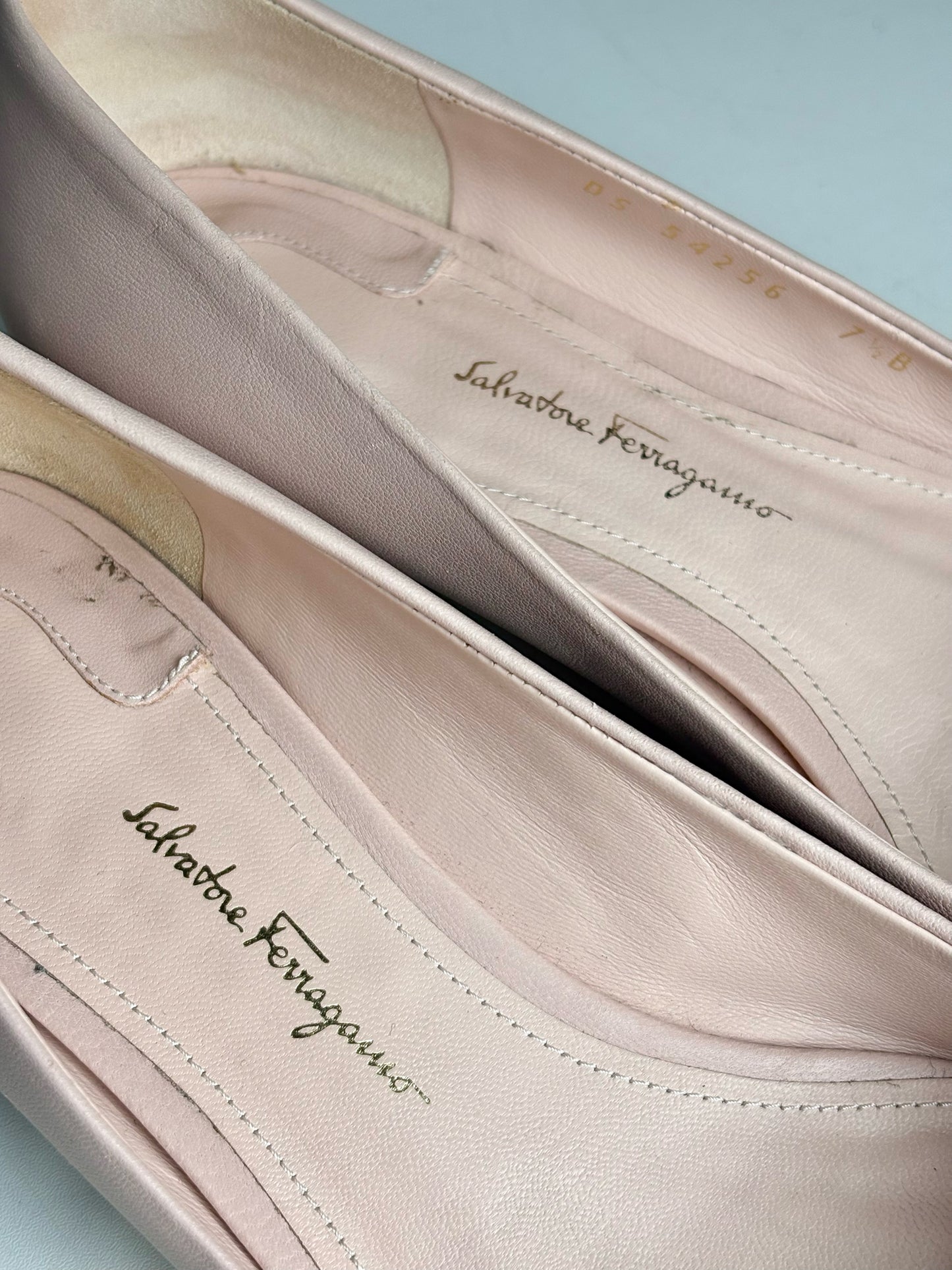 W Shoe Size 7.5 Salvatore Ferragamo Light Pink Leather Scallop Pre-owned Pump