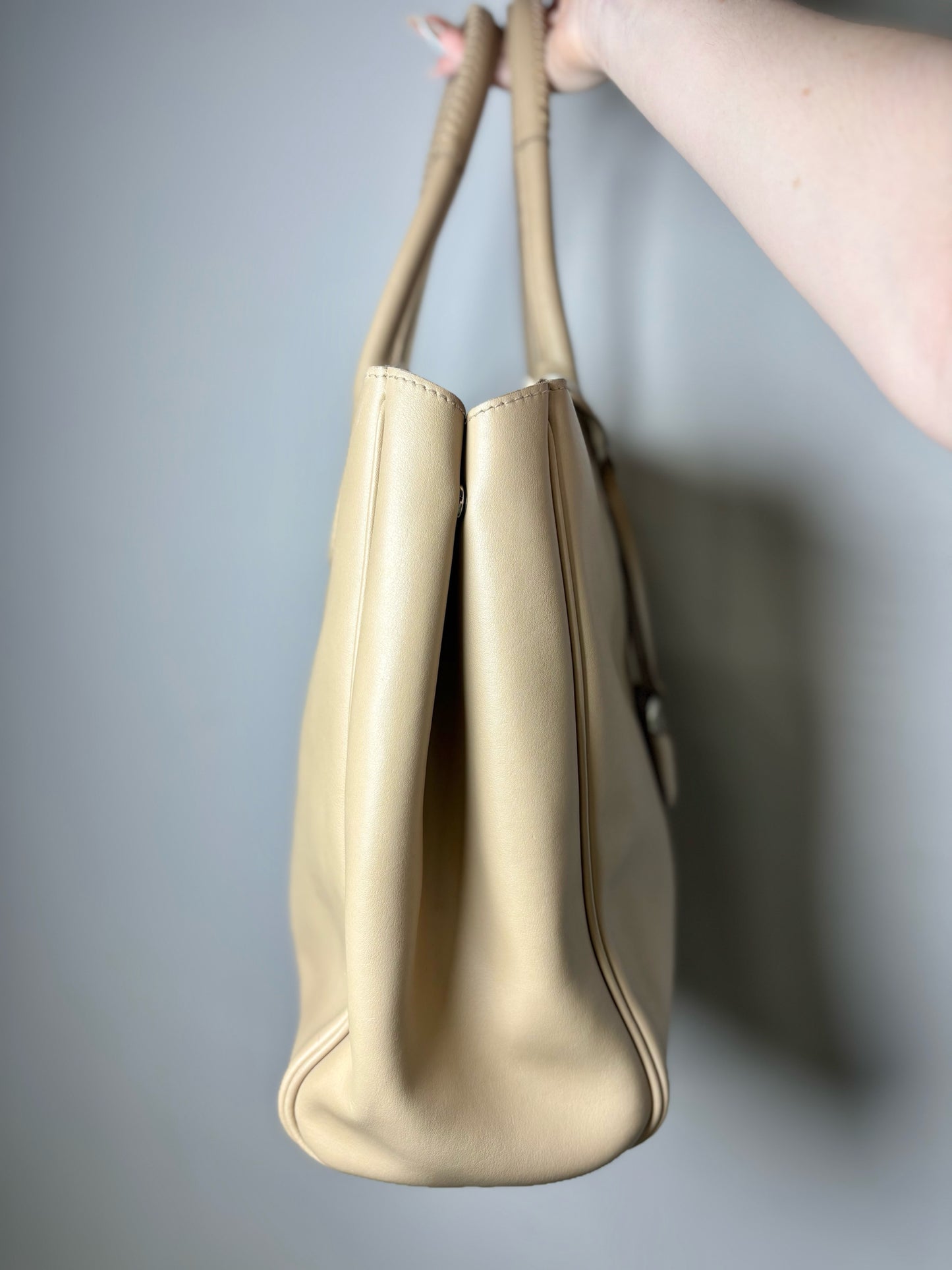 Women's Salvatore Ferragamo Solid Leather Pre-owned Beige Print Large Purse