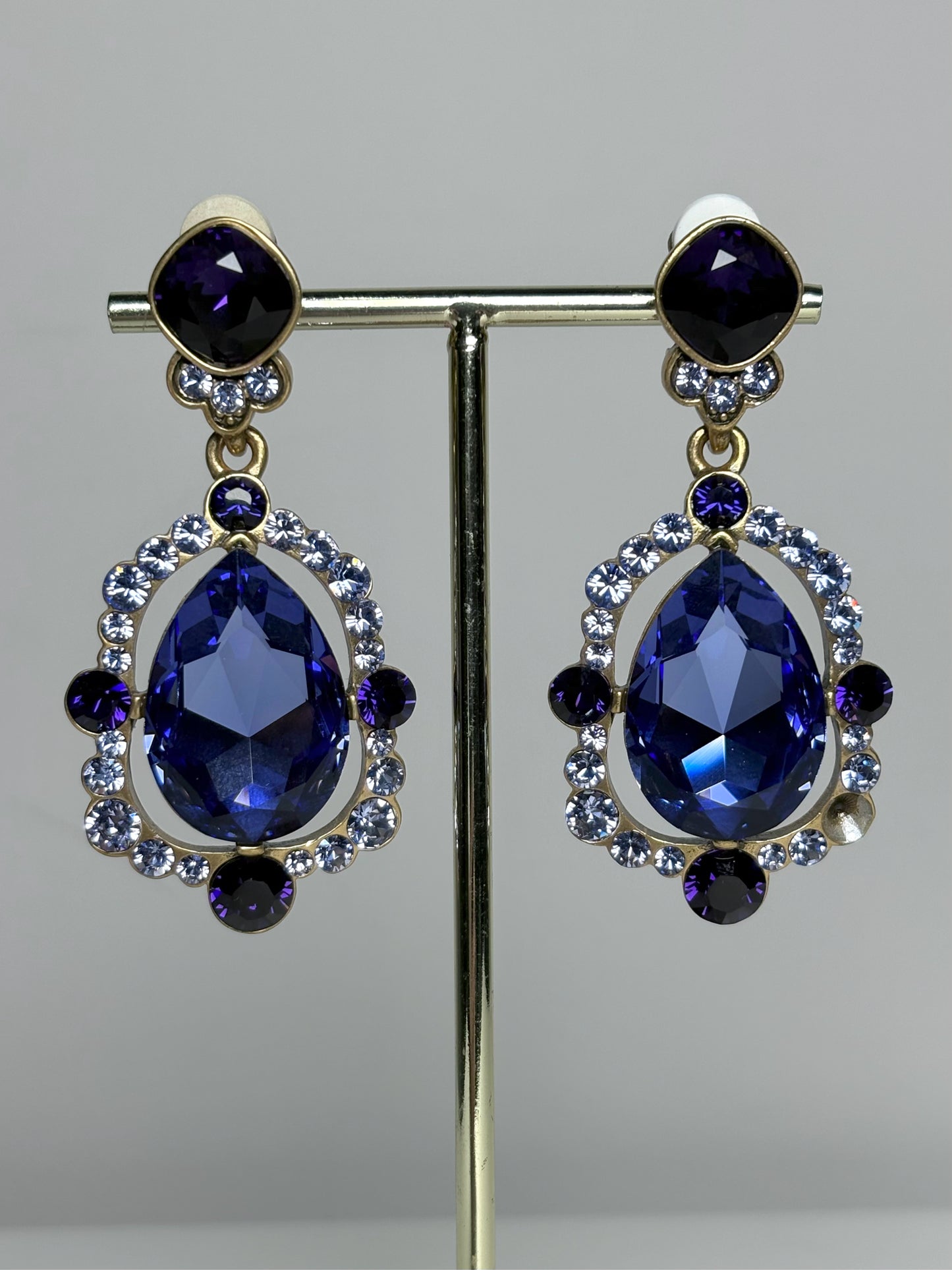 Oscar de la Renta Pre-owned Purple Crystal Glass Purple Earrings