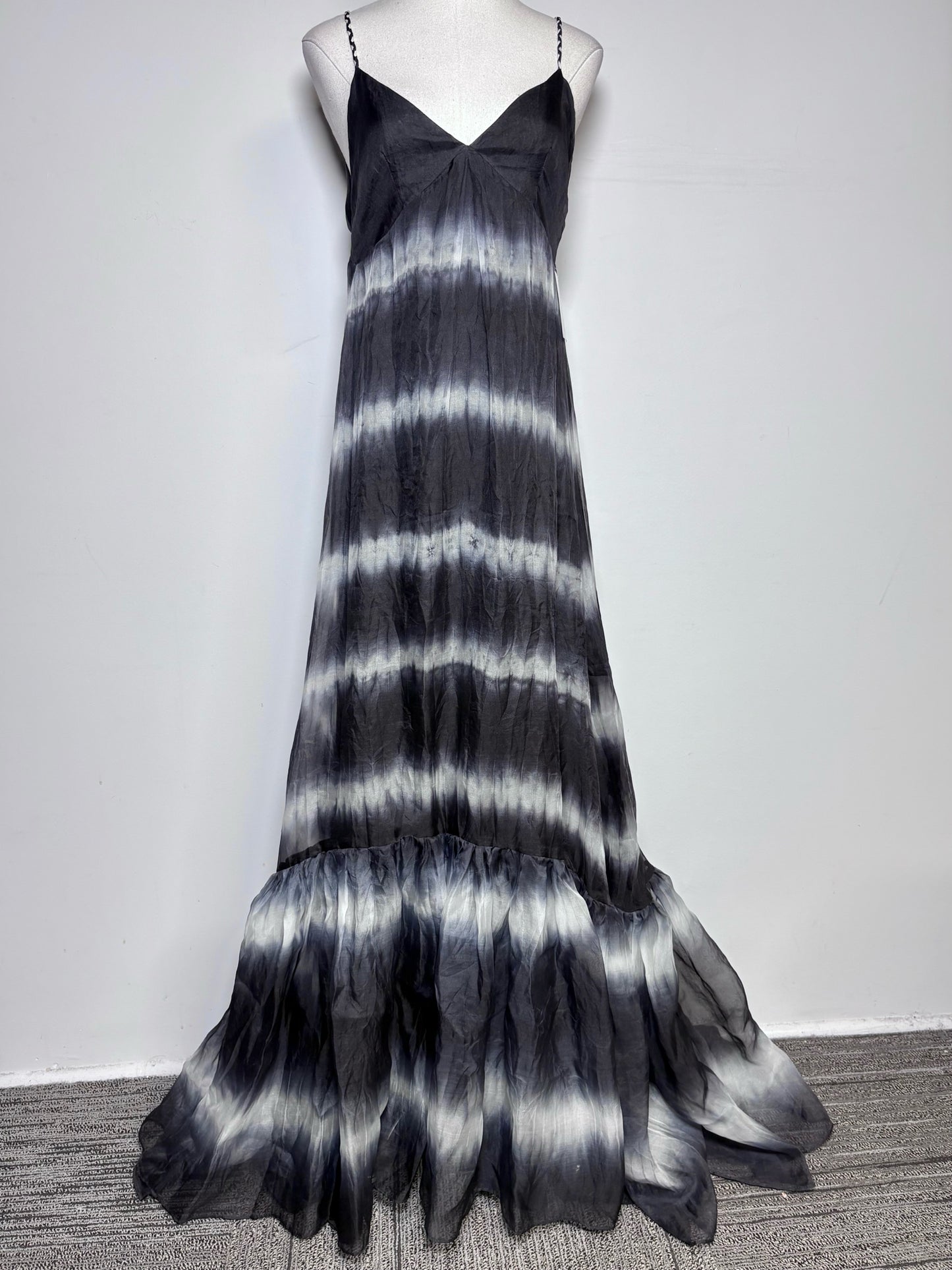 Women Size 2 Diane Von Furstenberg Black/White Tie-dyed 100% Silk Dress