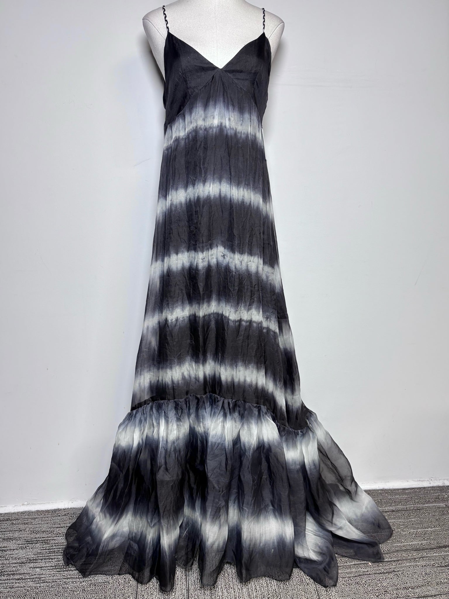 Women Size 2 Diane Von Furstenberg Black/White Tie-dyed 100% Silk Dres –  VIDA STYLE SHOP