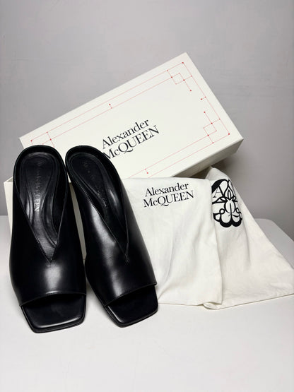 Women's Shoe Size 39 Alexander McQueen Armadillo 55 Black Leather Pre-Owned Mule Kitten Heels