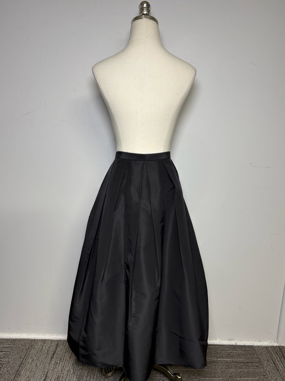 Women's Size 8 Tibi Black Pure Silk Faille NWT Pre-Owned Full Skirt