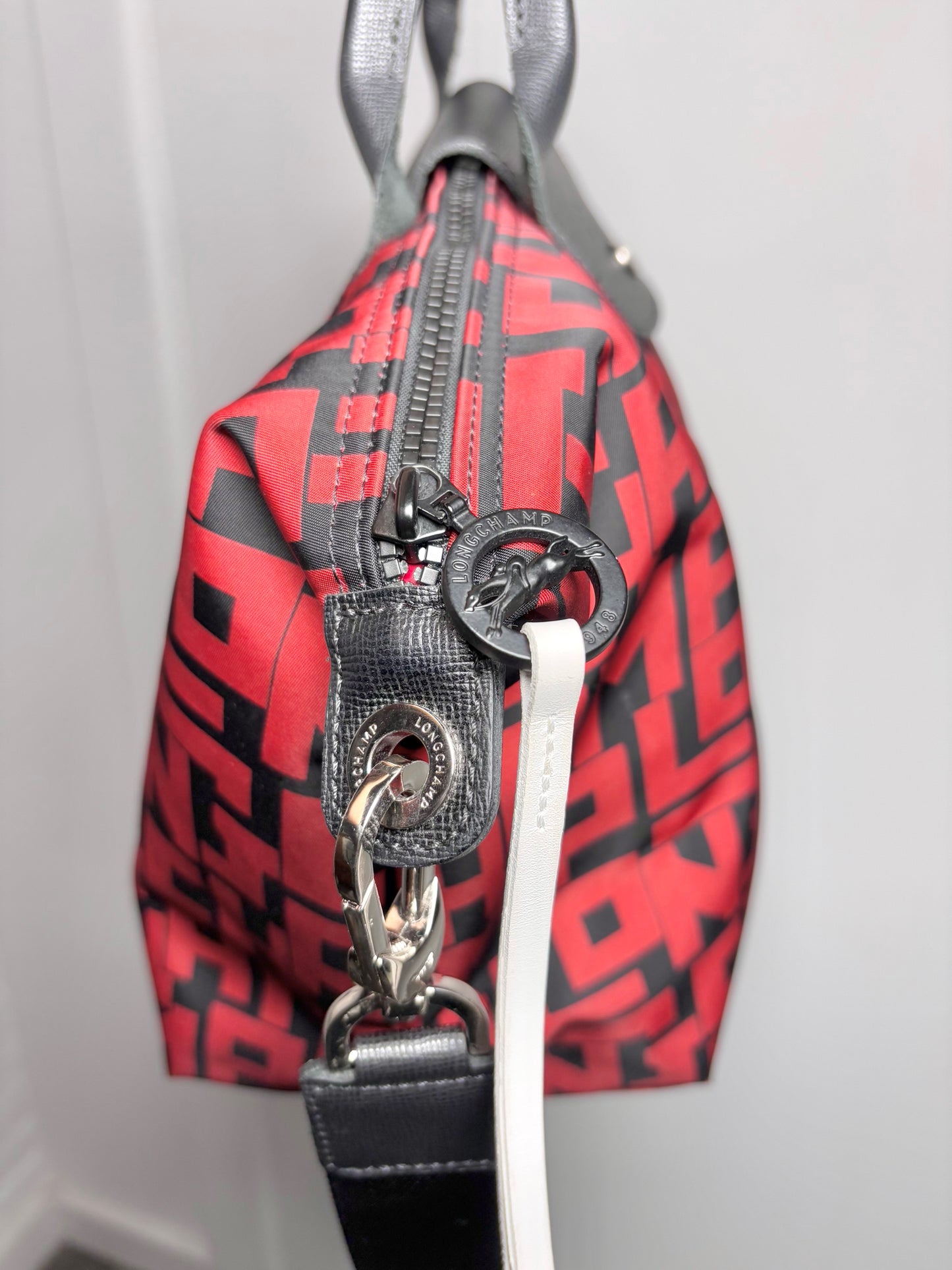 Nylon Longchamp Monogram Black & Red Medium Purse