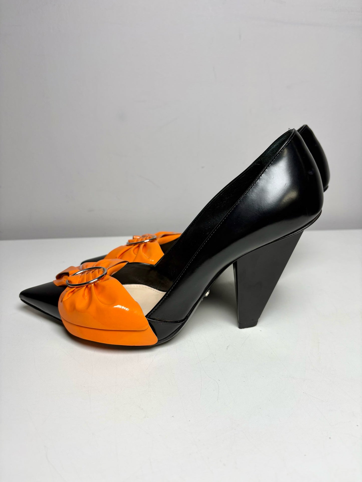 W Shoe Size 36.5 (6 - 6.5 US) Prada Black, Orange Leather Cowhide Heels