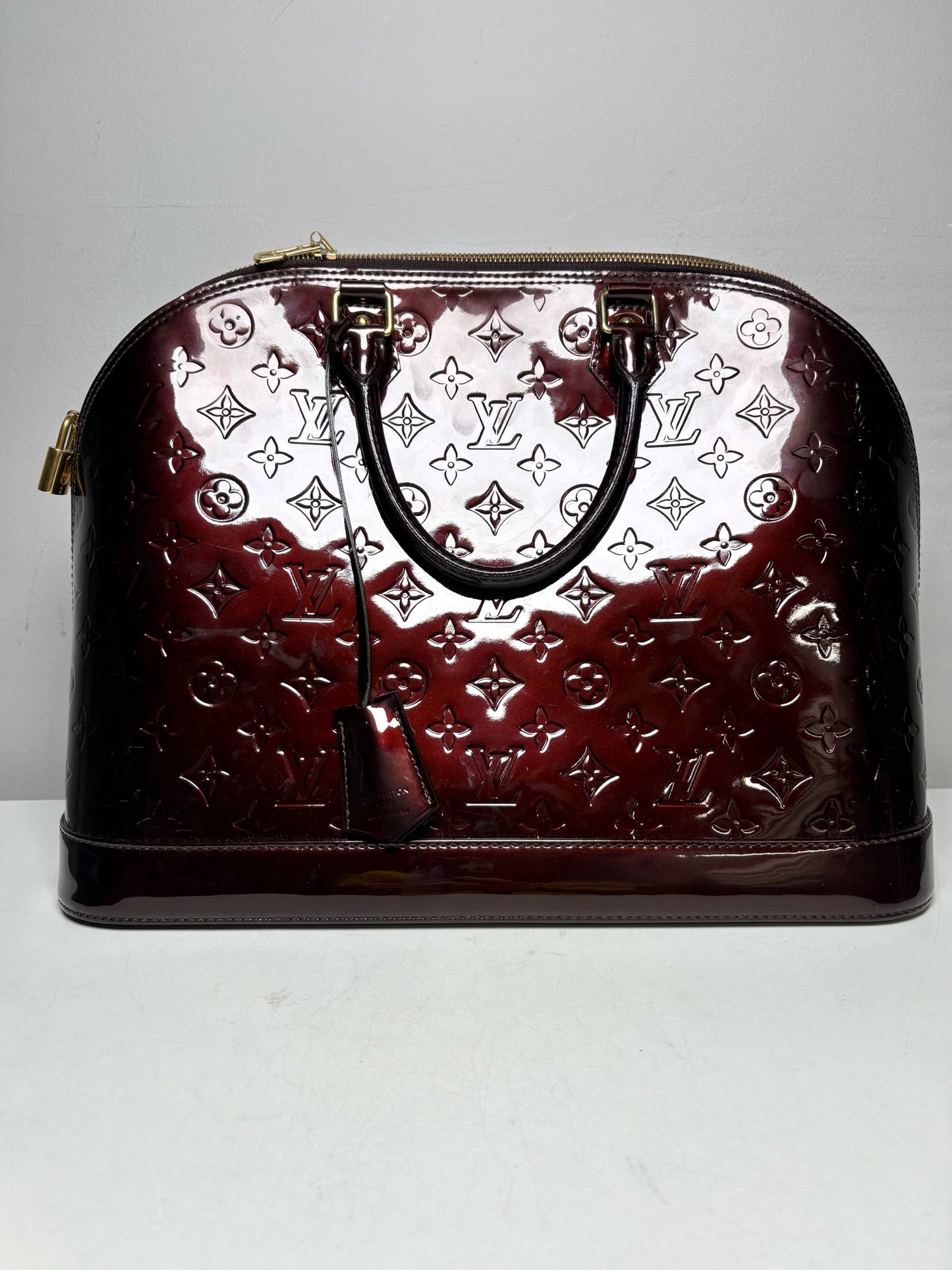 Women's Louis Vuitton Alma GM Rouge Monogram Vernis Leather 2011 Authentic Pre-Owned Bag