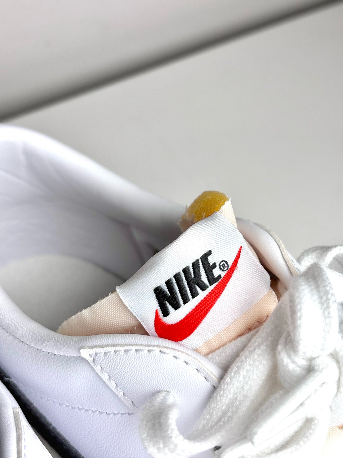 Nike White Leather Solid w/Swoosh Men's Pre-owned, NWT 11.5 Sneakers