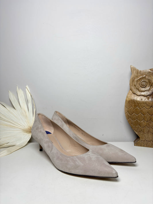 W Shoe Size 8.5 Stuart Weitzman Off White Suede Pointed Toe Pumps