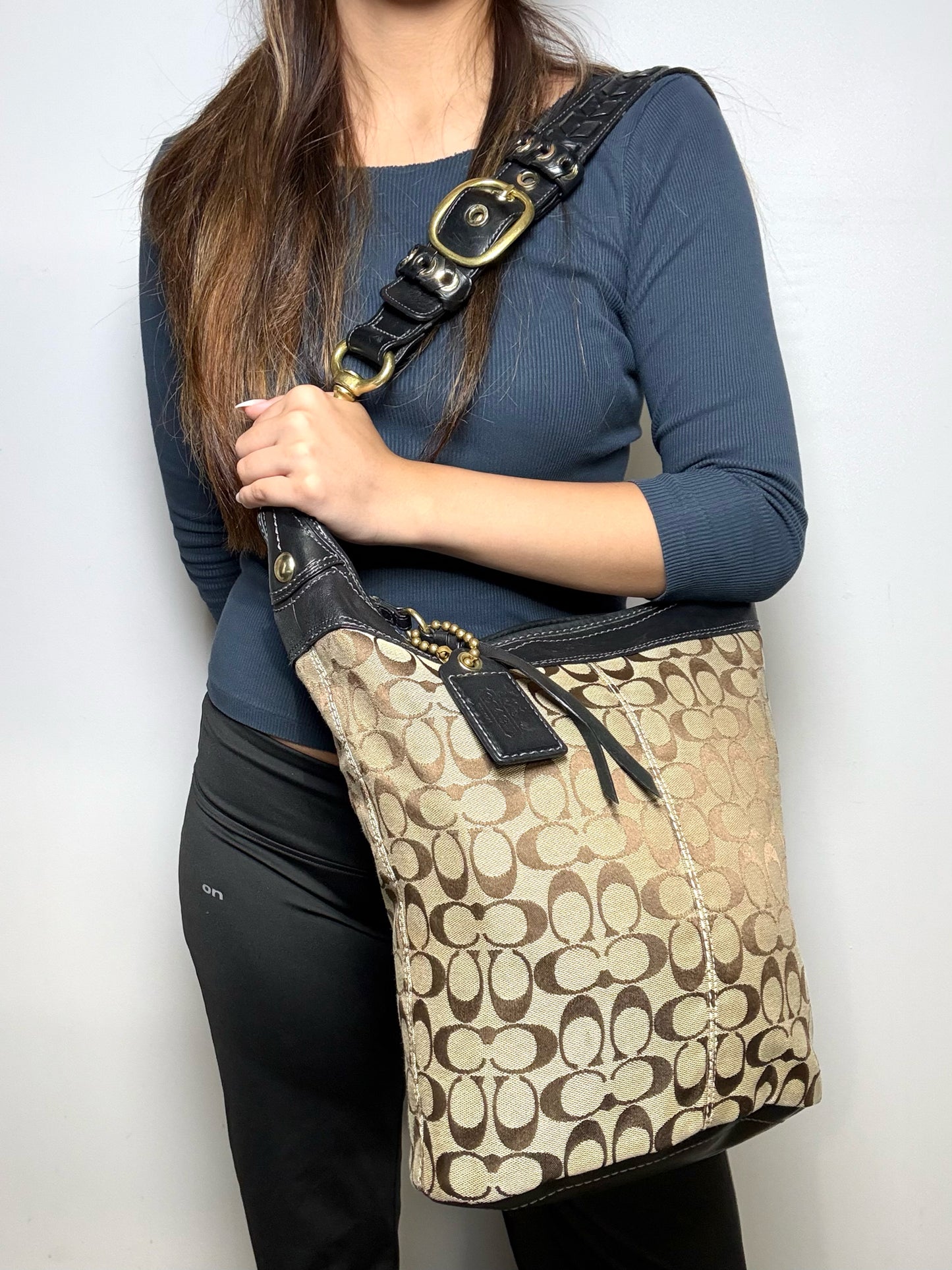 Women's Coach Bleecker Signature 11438 Brown Canvas Vintage Pre-Owned Medium Bucket Bag